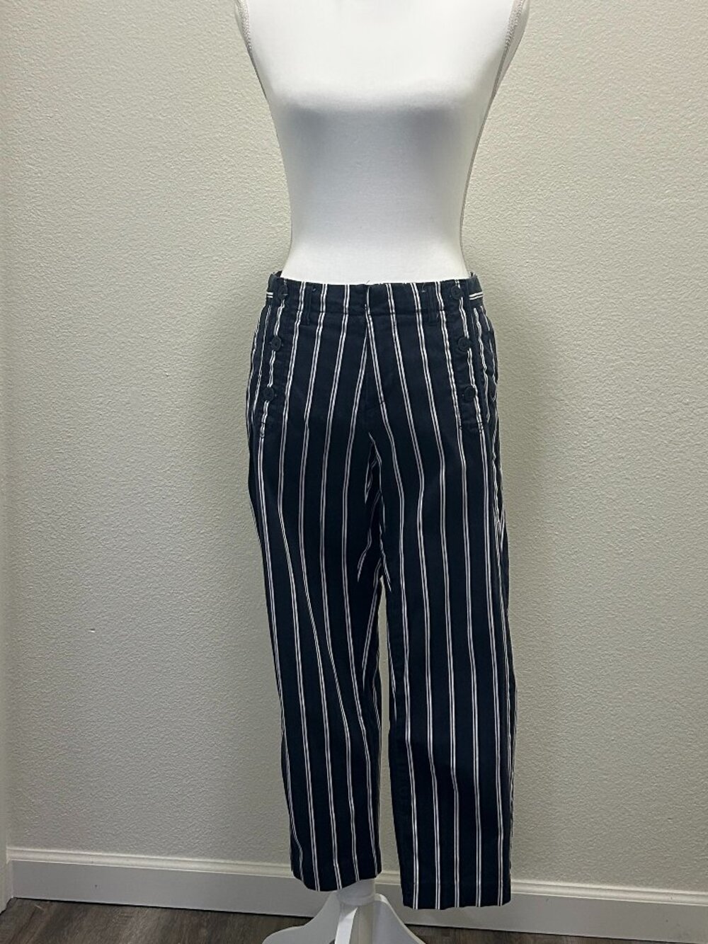 Old Navy stretch slim crop navy white striped pants, size 4